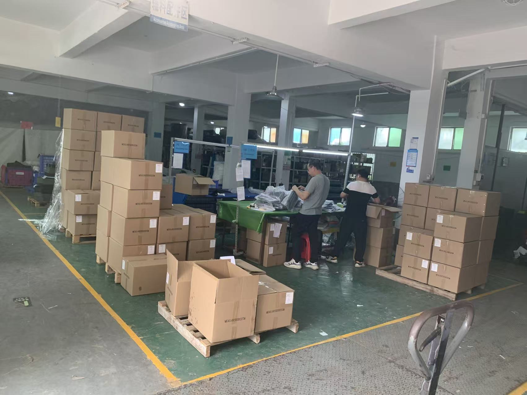 Cooler bag AQL random sampling during pre-shipment inspection at the factory